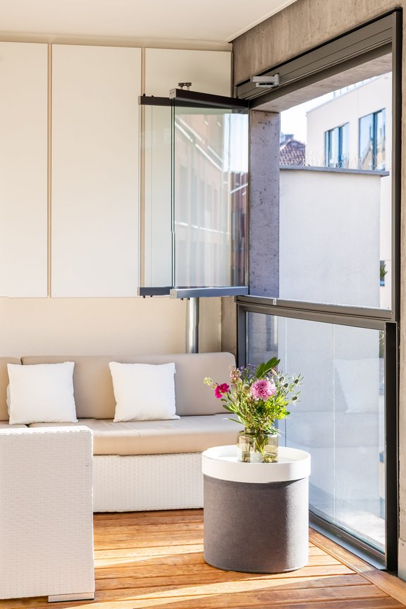 Lichterfüllte Süd-Loggia