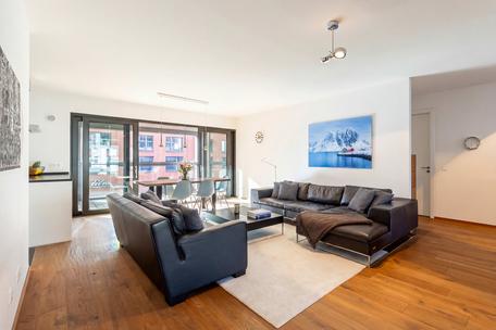 Zwischen englischem Garten und Münchner Freiheit: Exklusive 4-Zimmer-Wohnung mit Süd-Loggia