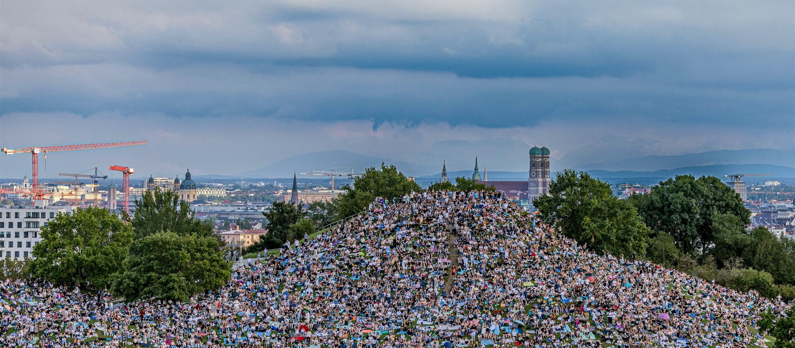 Musikfans am Olympiaberg