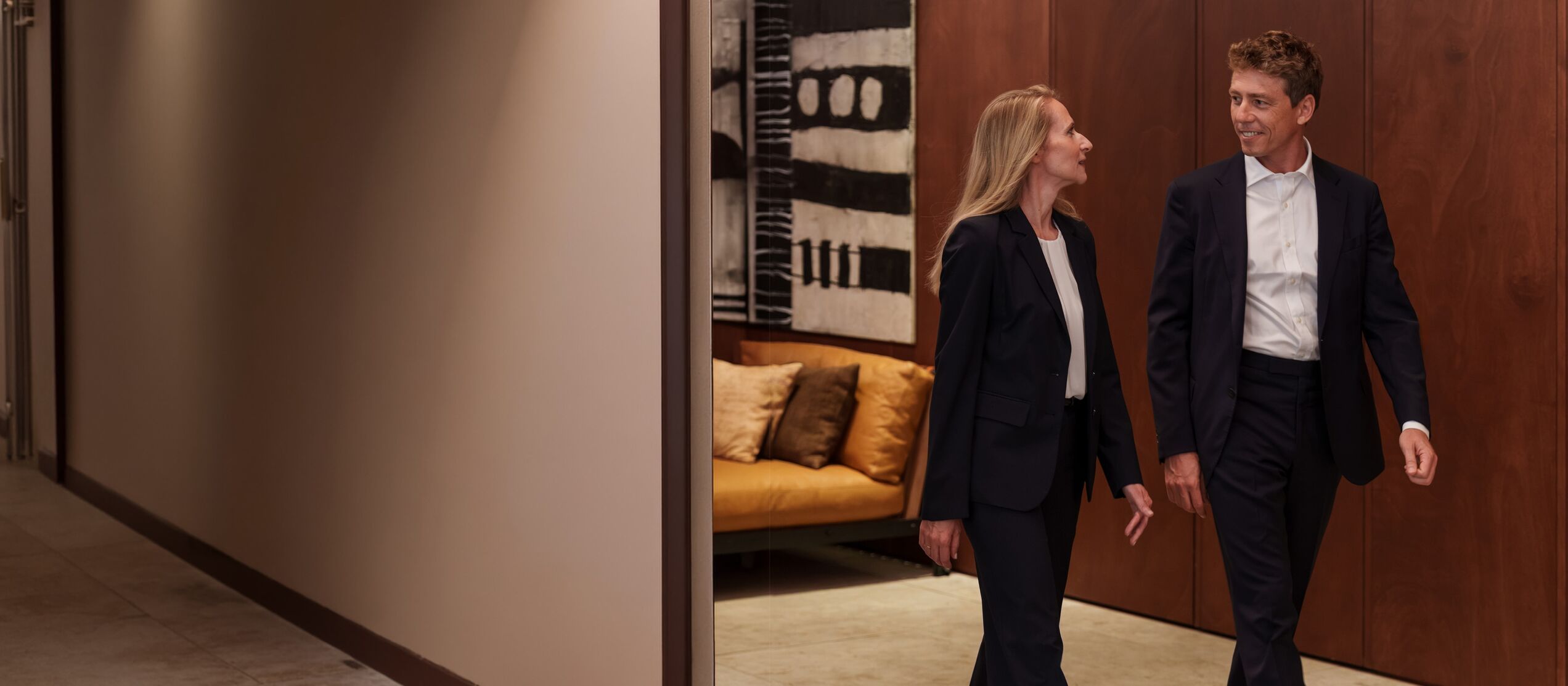 Geschäftsführung: Martina Schumacher und Ron Than Seite an Seite im Büro