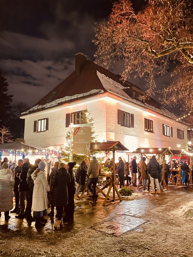 Scenes from the 2022 Gern Christmas Market – hosted by RIEDEL Real Estate
