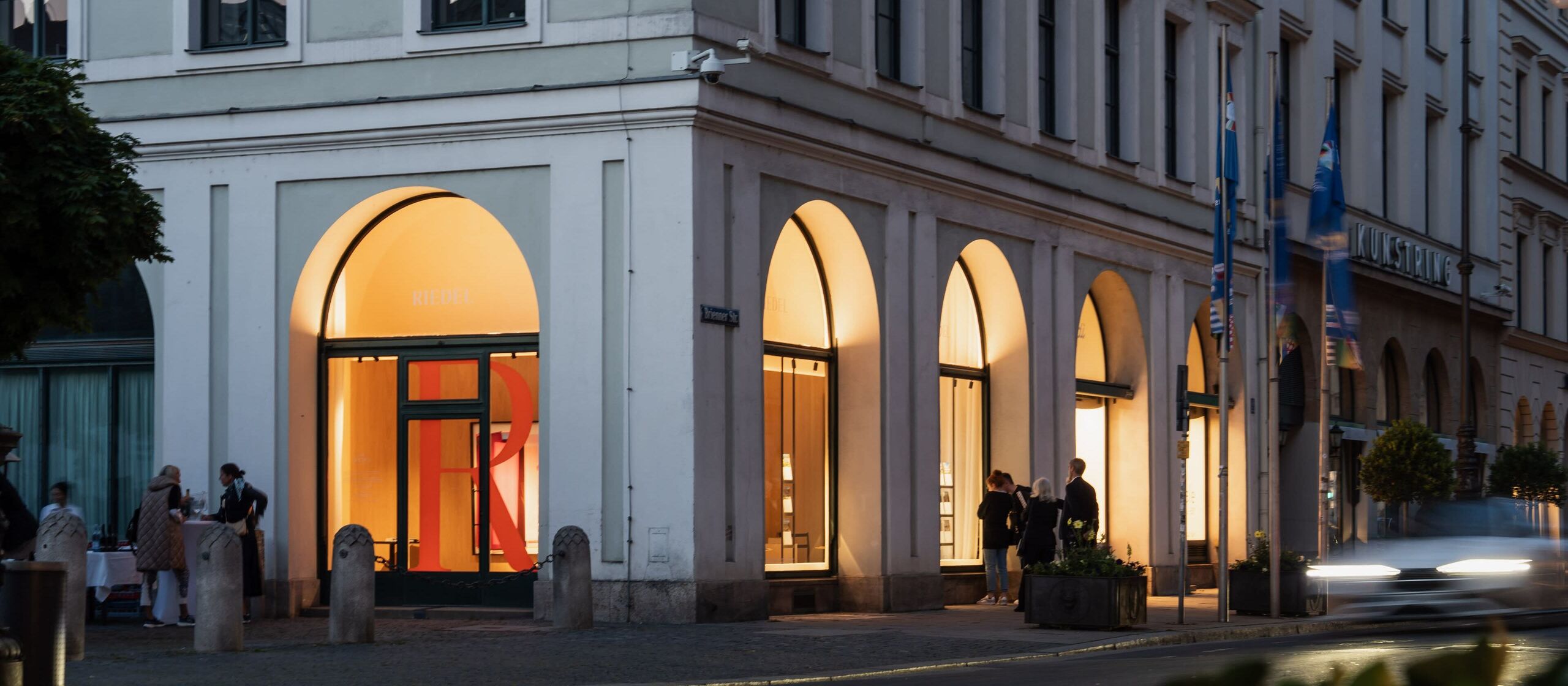 RIEDEL Immobilien Showroom am Wittelsbacherplatz