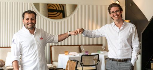 Sterne- und TV-Koch Ali Güngörmüs und Markus Riedel, Geschäftsführer von RIEDEL