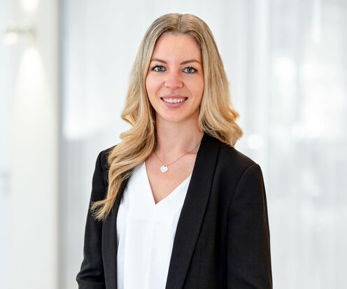 Julia Dillinger, Fachassistentin