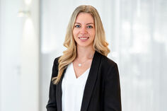 Julia Dillinger, Fachassistentin