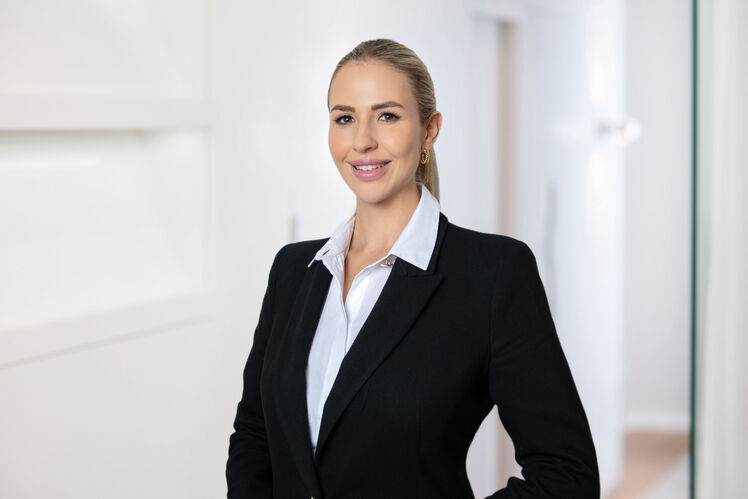 Nina Dreher, Estate agent