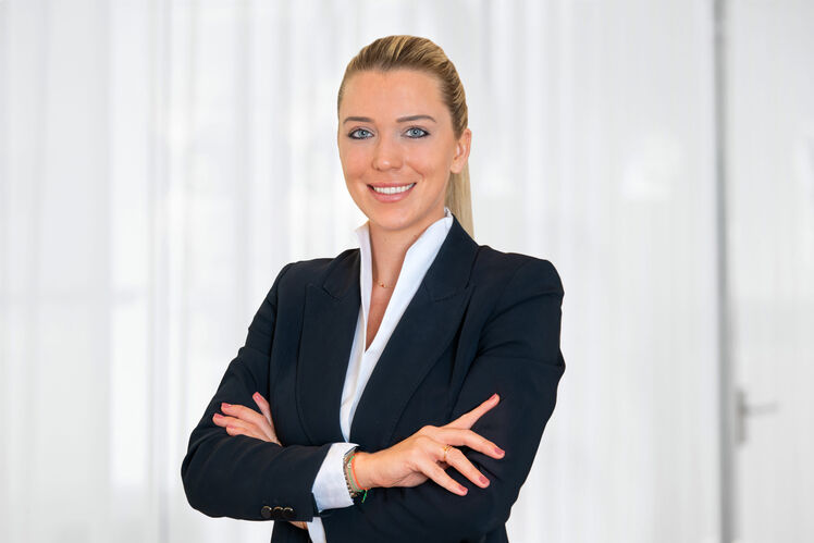 Carina Gallant, Estate agent