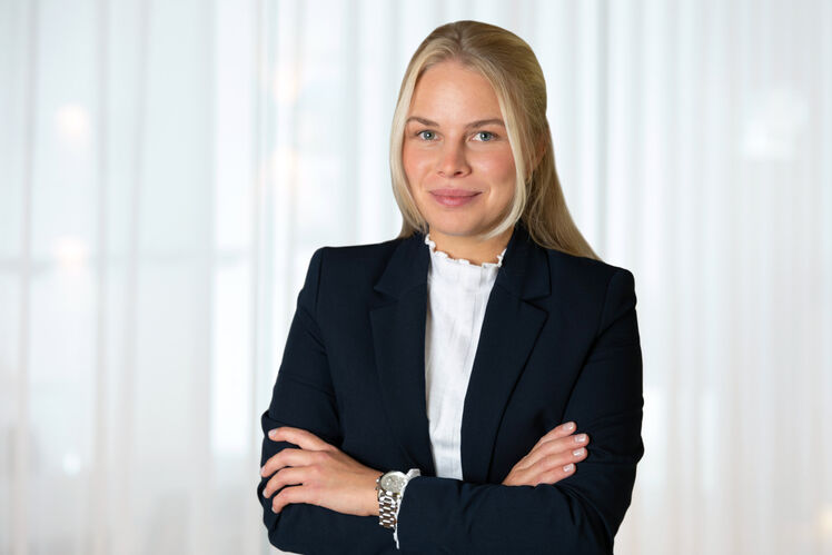Katharina Harjes, Junior estate agent