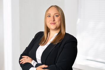 Lara Knechtel, Estate agent