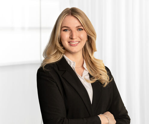 Julie Lauterbach, Estate agent