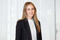 Patricia Thiele, Junior estate agent