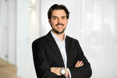 Julian Wetzel, Estate agent