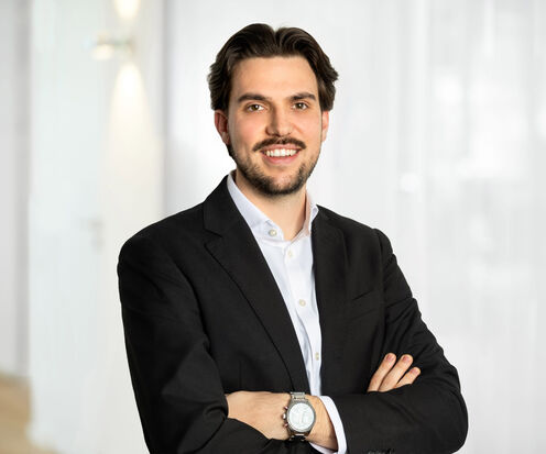 Julian Wetzel, Estate agent