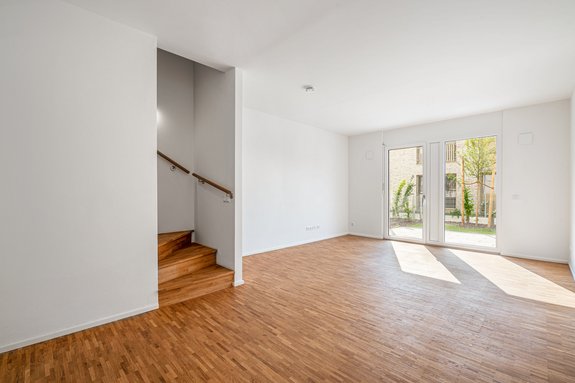 Living / dining area with garden