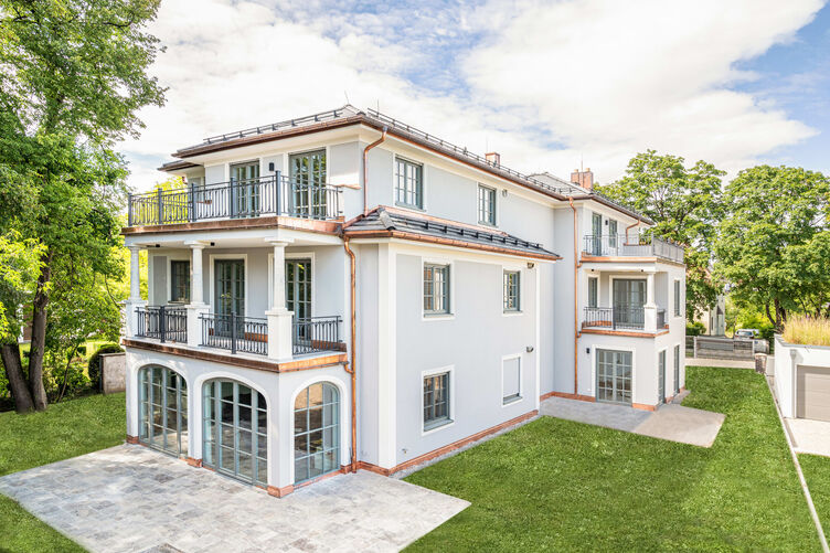 Noble apartment house in the immediate vicinity of the English Garden