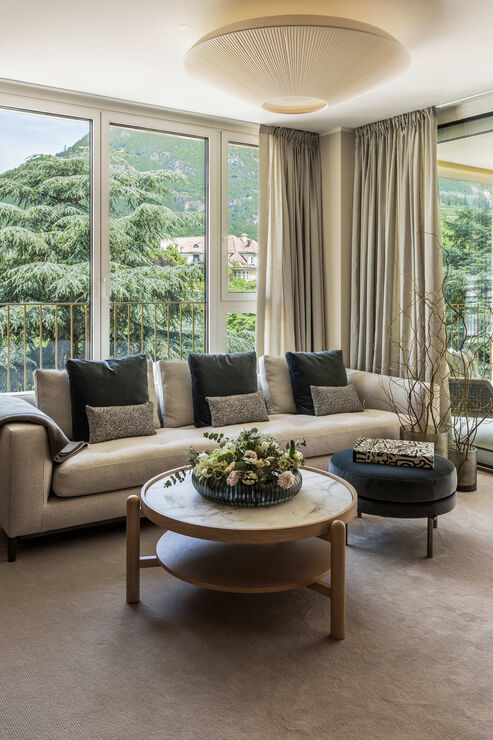 Show apartment: Bright living area