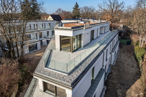 Penthouse with spacious roof terrace