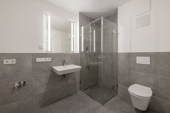 Bad mit Rainshower-Dusche