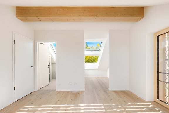 Schlafbereiche mit großen Dachfenstern