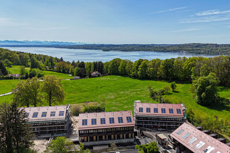 Immediate proximity to the lake