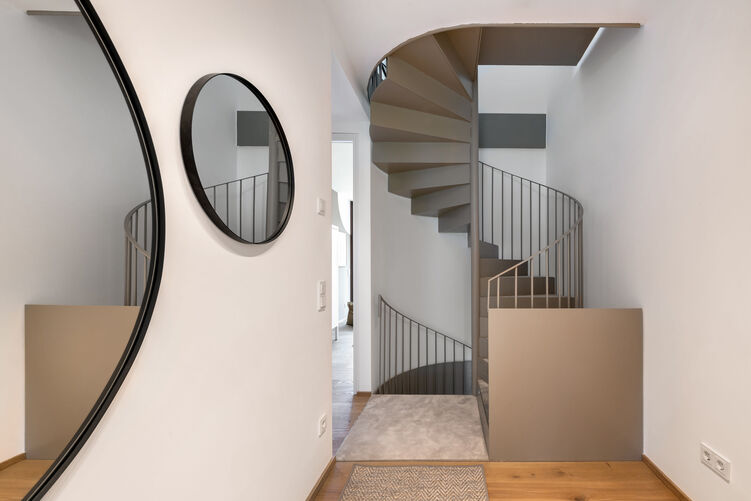 Show house hallway-staircase upper floor