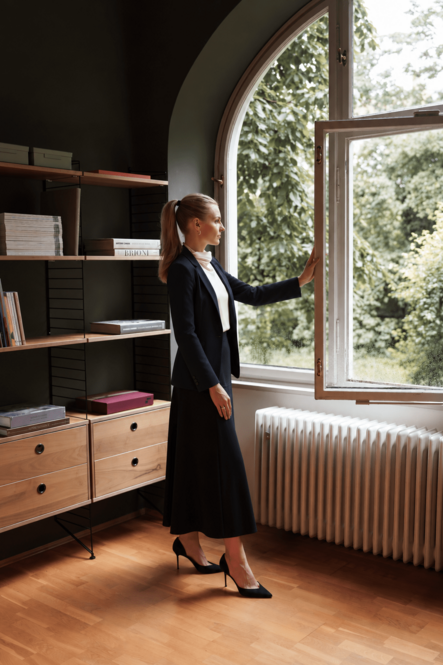 Anne-Sophie Riedel fühlt sich zuhause in der Welt der exklusiven Immobilien. Sie betreut ihre Kunden mit Präzision, Know-how und Herz.