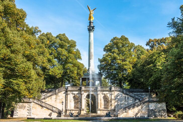 Exklusive Immobilien in München — Friedensengel an der Prinzregentenstraße