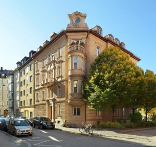 Eingang Mehrfamilienhaus München