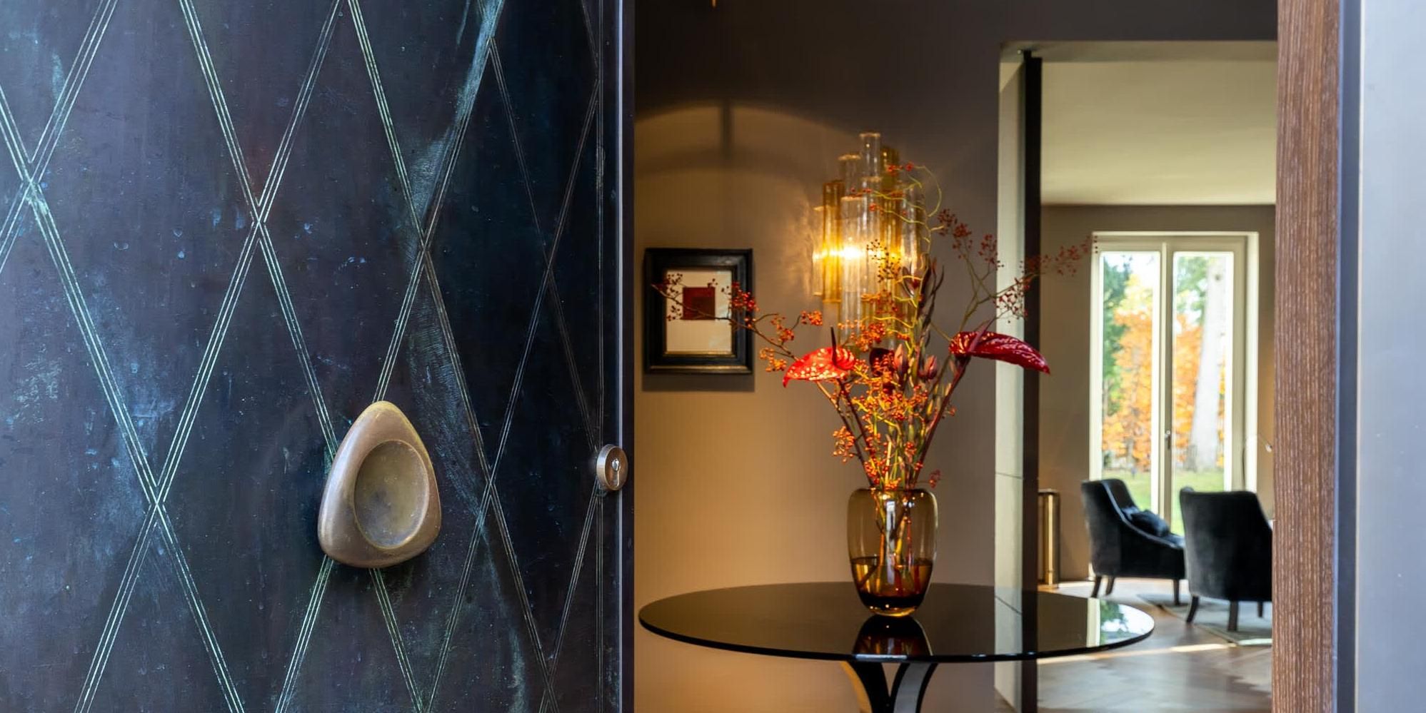 Ikonischer Chic in Gerner Toplage: Hochklassige Villa mit sechs Schlafzimmern